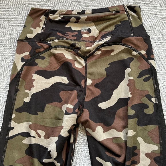Sommer Ray ⎮ Camo legging - Picture 5 of 8